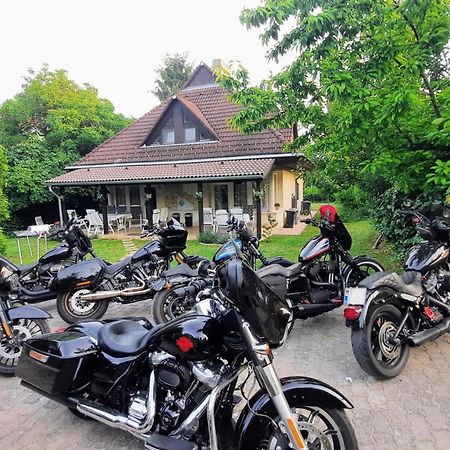 Biker Holiday Home Balatonakarattya Eksteriør billede